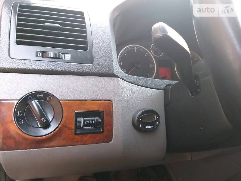 Вантажопасажирський фургон Volkswagen Multivan 2006 в Харкові