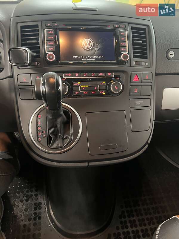 Минивэн Volkswagen Multivan 2013 в Киеве