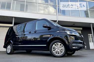 Минивэн Volkswagen Multivan 2023 в 