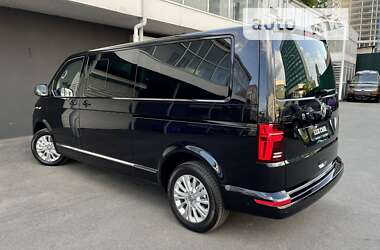 Минивэн Volkswagen Multivan 2023 в 