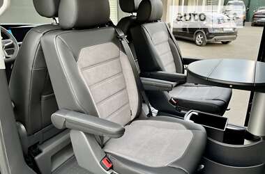 Минивэн Volkswagen Multivan 2023 в 