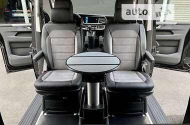 Минивэн Volkswagen Multivan 2023 в 