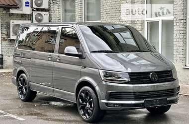 Мінівен Volkswagen Multivan 2017 в 