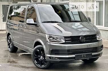 Мінівен Volkswagen Multivan 2017 в 