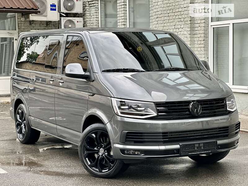 Мінівен Volkswagen Multivan 2017 в 