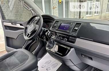 Мінівен Volkswagen Multivan 2017 в 