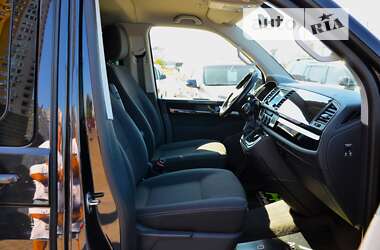 Минивэн Volkswagen Multivan 2017 в 