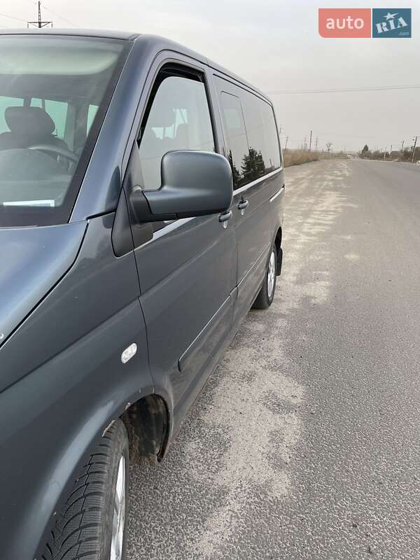 Минивэн Volkswagen Multivan 2007 в Дубровице