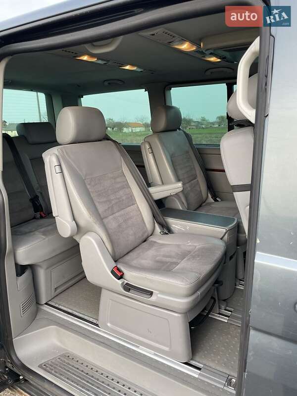 Минивэн Volkswagen Multivan 2007 в Дубровице