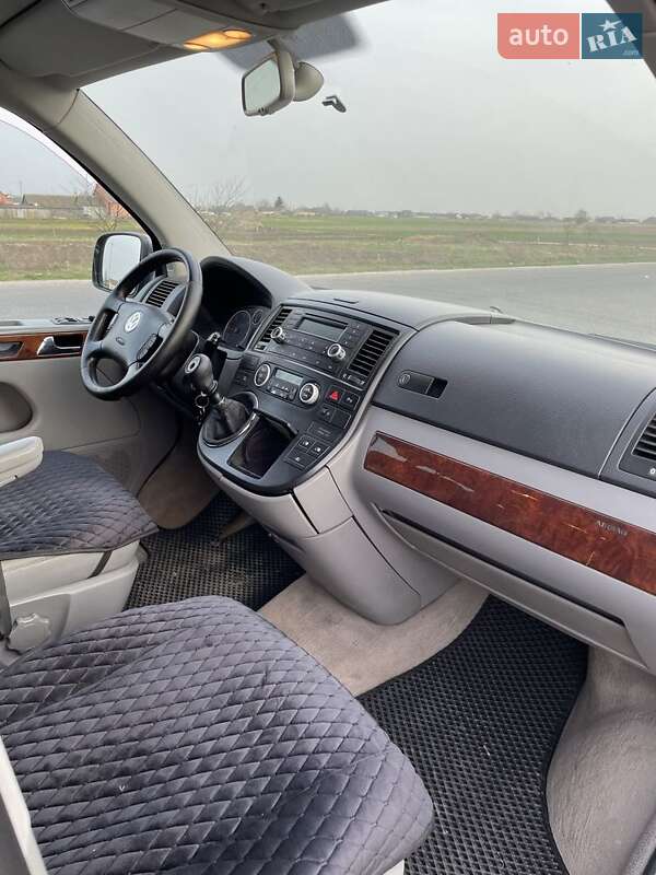 Минивэн Volkswagen Multivan 2007 в Дубровице