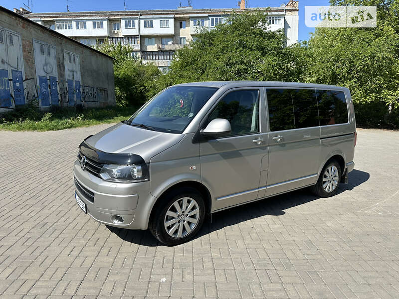 Минивэн Volkswagen Multivan 2011 в Черновцах