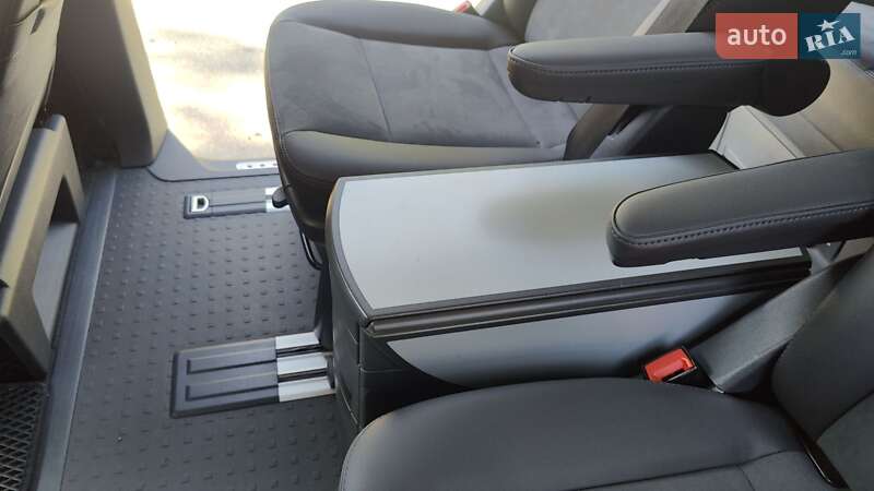 Минивэн Volkswagen Multivan 2015 в Киеве