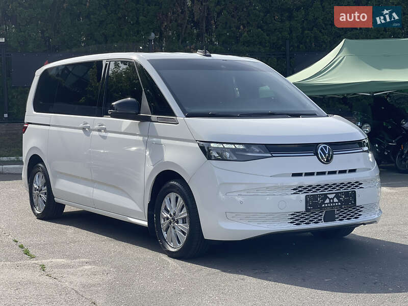 Минивэн Volkswagen Multivan 2023 в 