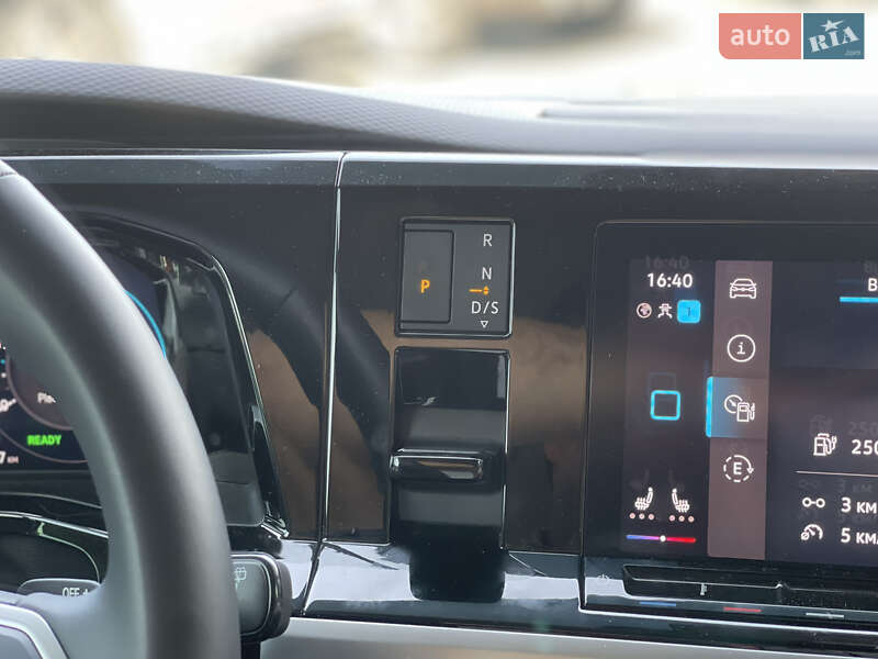 Минивэн Volkswagen Multivan 2023 в Киеве