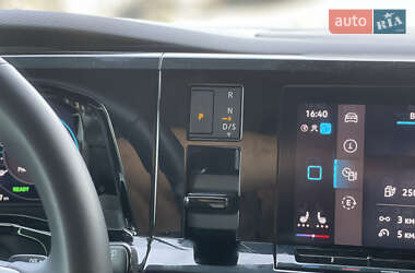 Минивэн Volkswagen Multivan 2023 в 