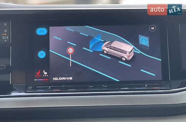 Минивэн Volkswagen Multivan 2023 в 