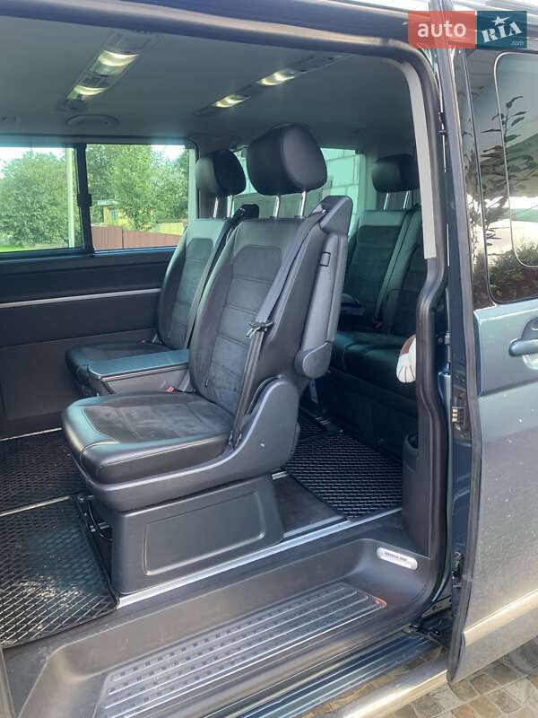 Минивэн Volkswagen Multivan 2017 в Киеве