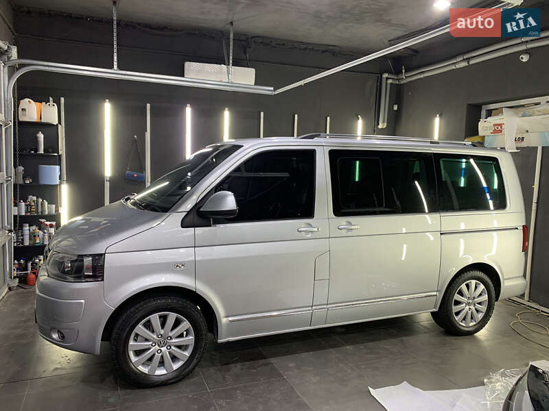 Мінівен Volkswagen Multivan 2011 в Стрию
