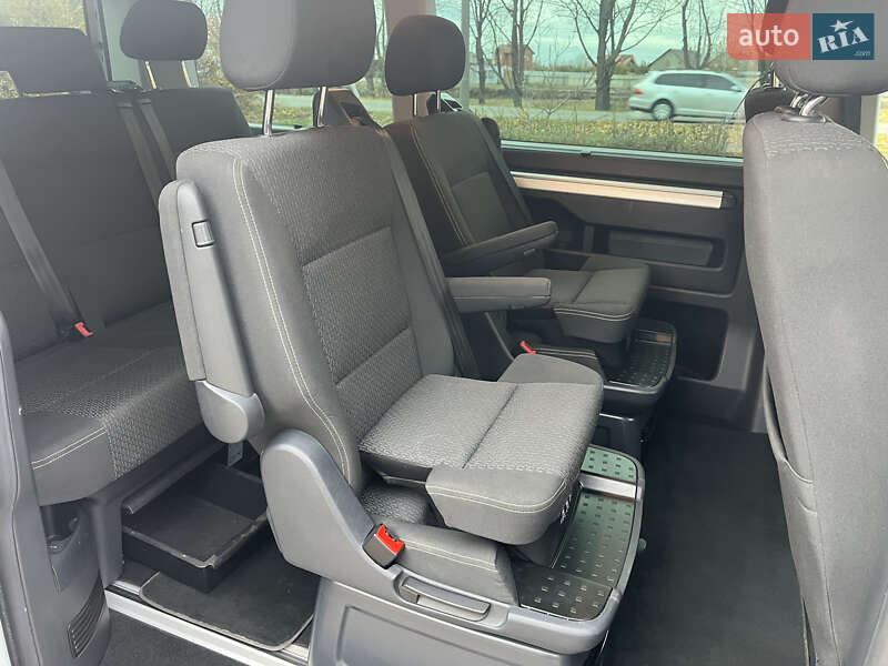 Минивэн Volkswagen Multivan 2017 в Миргороде