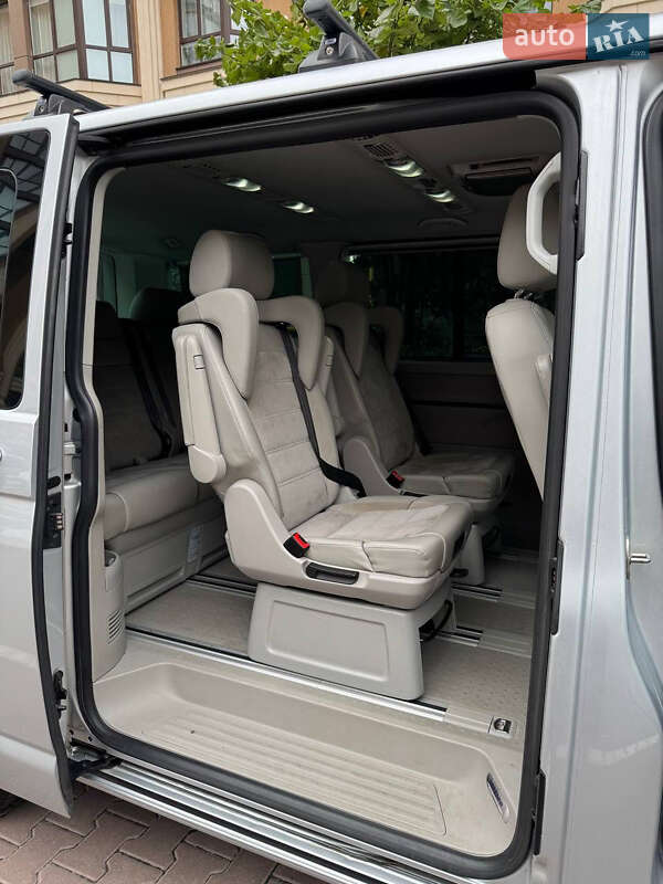 Минивэн Volkswagen Multivan 2016 в Киеве