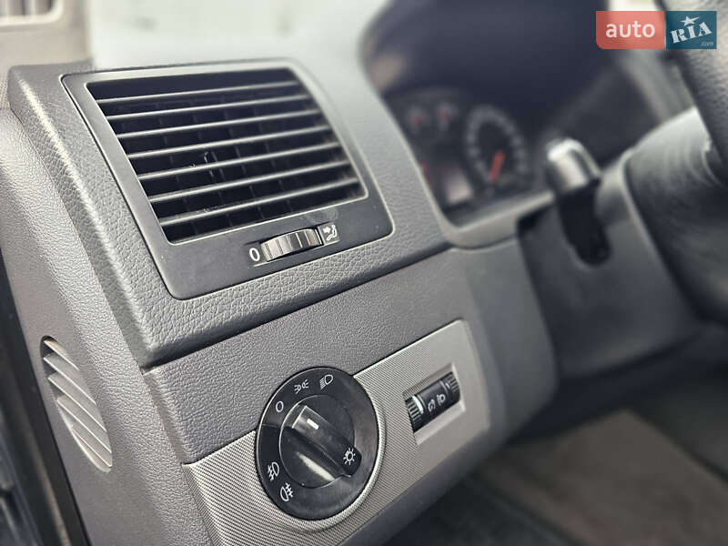 Минивэн Volkswagen Multivan 2004 в Ровно