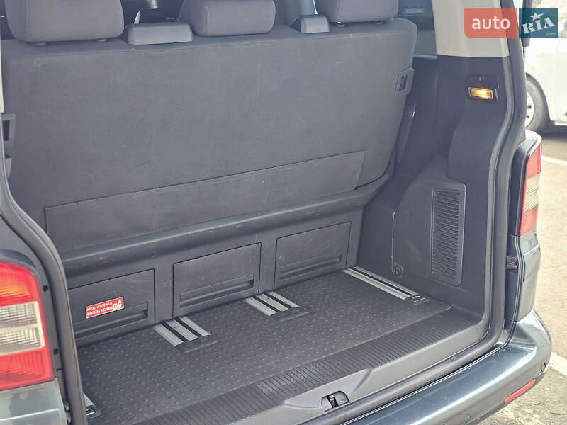 Минивэн Volkswagen Multivan 2004 в Ровно