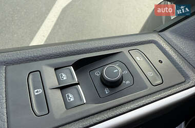 Минивэн Volkswagen Multivan 2021 в 
