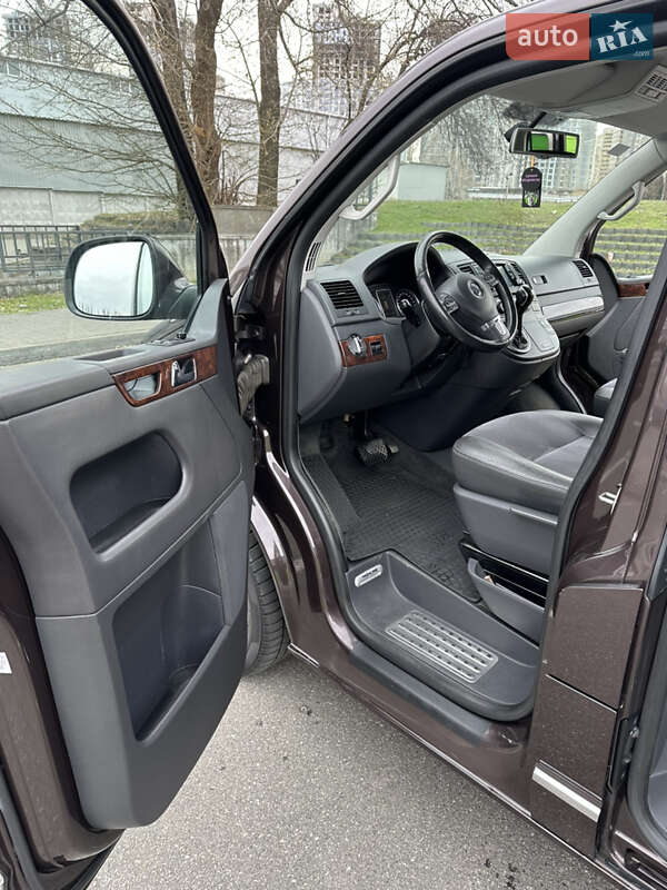 Минивэн Volkswagen Multivan 2012 в Киеве