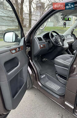 Минивэн Volkswagen Multivan 2012 в 
