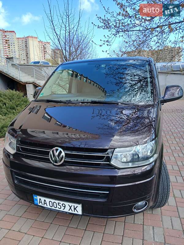 Мінівен Volkswagen Multivan 2013 в 