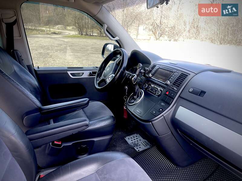 Минивэн Volkswagen Multivan 2010 в Киеве