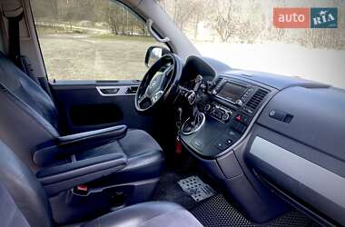 Минивэн Volkswagen Multivan 2010 в 