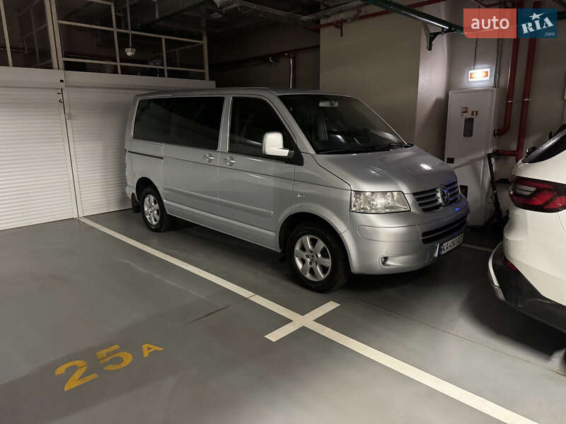Минивэн Volkswagen Multivan 2006 в Киеве