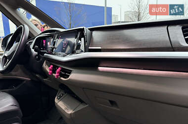Минивэн Volkswagen Multivan 2021 в 