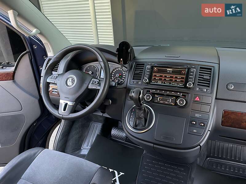 Минивэн Volkswagen Multivan 2015 в Киеве