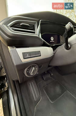 Минивэн Volkswagen Multivan 2021 в 