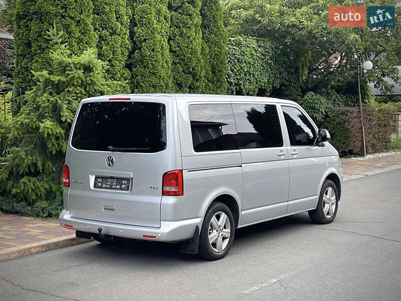 Мінівен Volkswagen Multivan 2011 в Дніпрі