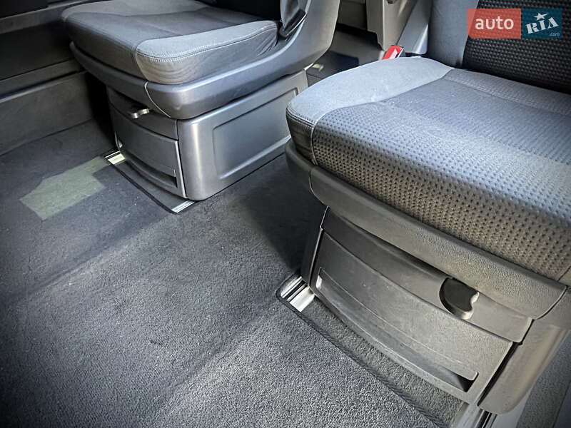 Мінівен Volkswagen Multivan 2011 в Дніпрі