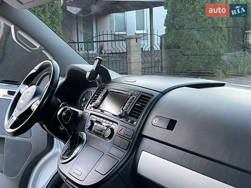 Мінівен Volkswagen Multivan 2011 в Дніпрі