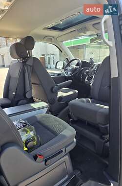 Минивэн Volkswagen Multivan 2011 в 