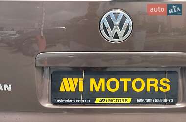 Минивэн Volkswagen Multivan 2013 в 
