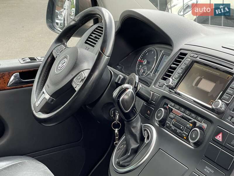 Мінівен Volkswagen Multivan 2013 в Києві