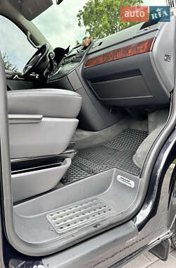 Минивэн Volkswagen Multivan 2012 в 