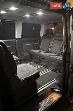 Минивэн Volkswagen Multivan 2010 в 