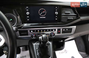 Минивэн Volkswagen Multivan 2020 в 