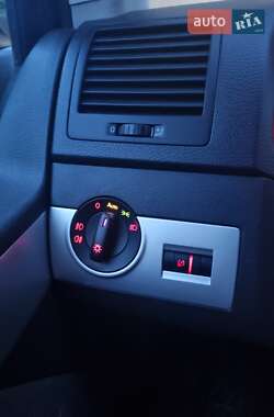 Мінівен Volkswagen Multivan 2011 в 