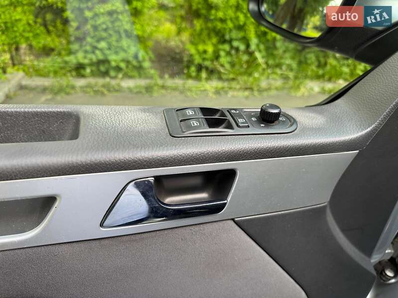 Мінівен Volkswagen Multivan 2012 в Києві