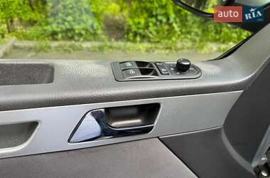 Минивэн Volkswagen Multivan 2012 в 