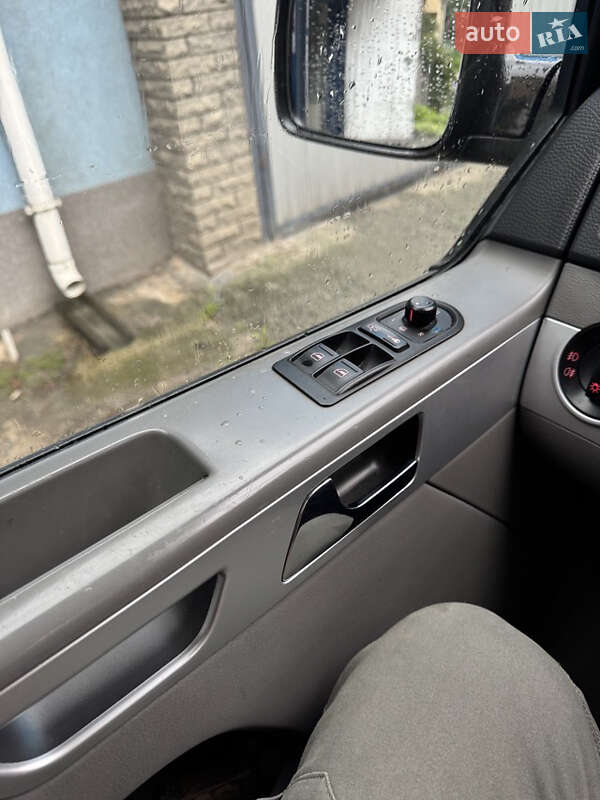 Минивэн Volkswagen Multivan 2008 в Киеве