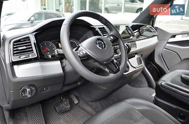 Минивэн Volkswagen Multivan 2015 в 